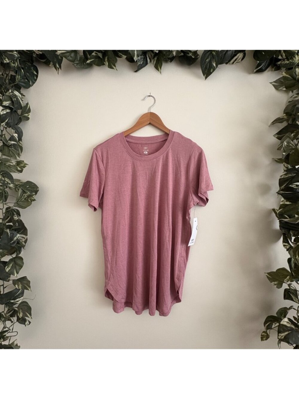 Legend Athletic Scoop Neck Short Sleeve Shirt Pink NWT Women’s Size M